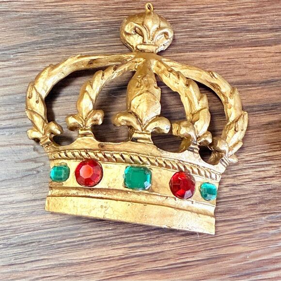 Vintage Set of 14 Gold Crown Ornaments Gold with Green Red And Clear Gem Accents - Picture 13 of 15